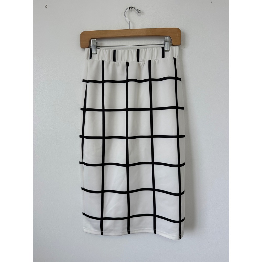 Brickyard Buffalo White & Black Grid Mini Skirt – Size Medium – Good Condition